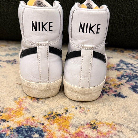 Nike White Black High-Top Athletic Shoes with Red Logo Accent - Picture 5 of 6